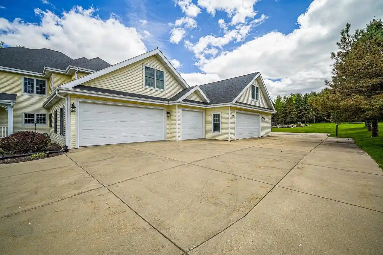 5th image of 7527 Fallen Oak Dr Dr, Verona, WI 53593 | MLS# 2023426
