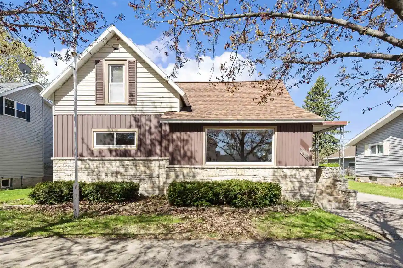 Homes for sale in Marinette, WI | 1333 Oakes Street Street, Marinette, WI 54143 | MLS# 50325622