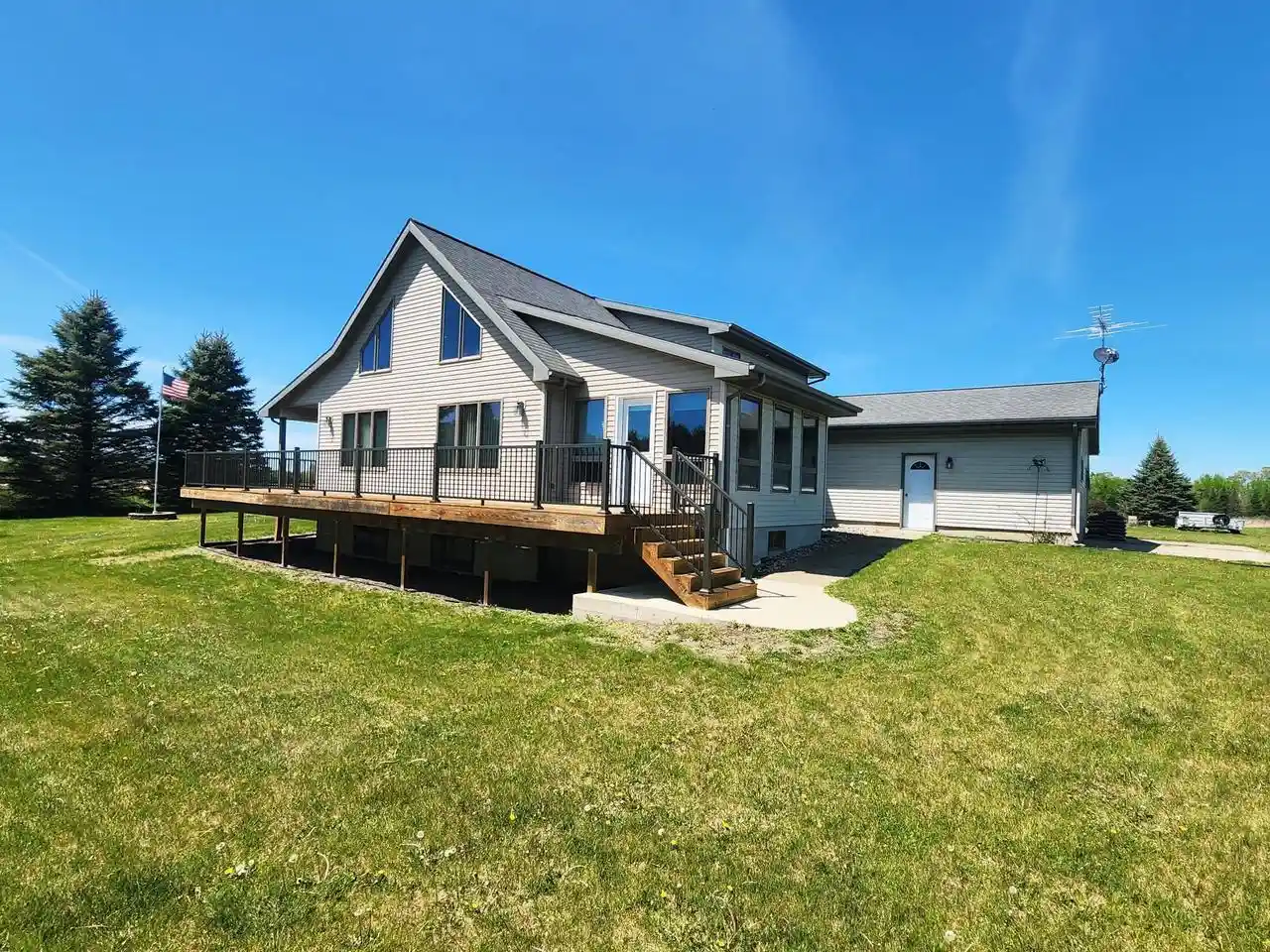 Homes for sale in Pardeeville, WI | N6526 State Road 22, Pardeeville, WI 53954 | MLS# 2023432