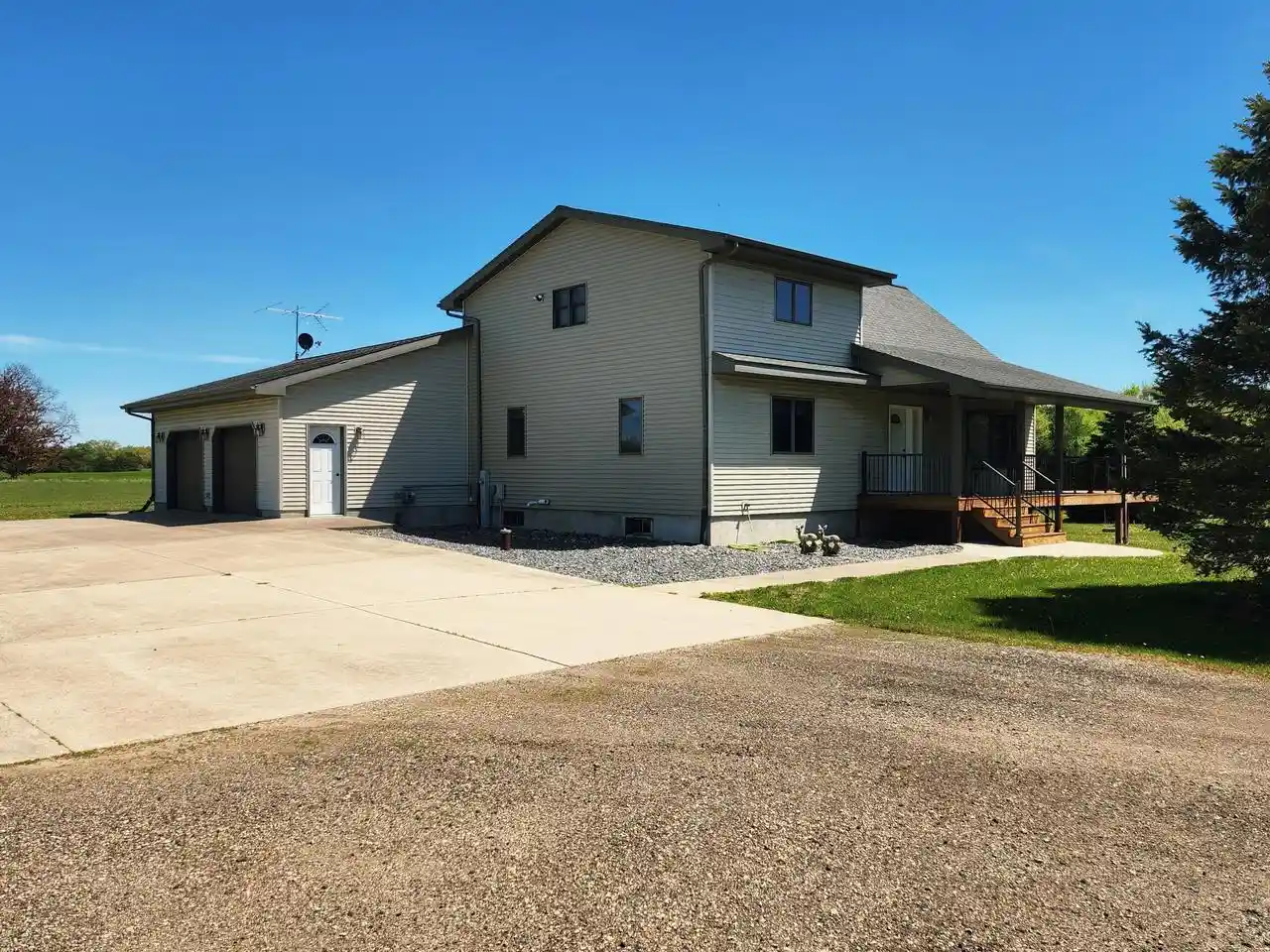 Homes for sale in Pardeeville, WI | N6526 State Road 22, Pardeeville, WI 53954 | MLS# 2023432
