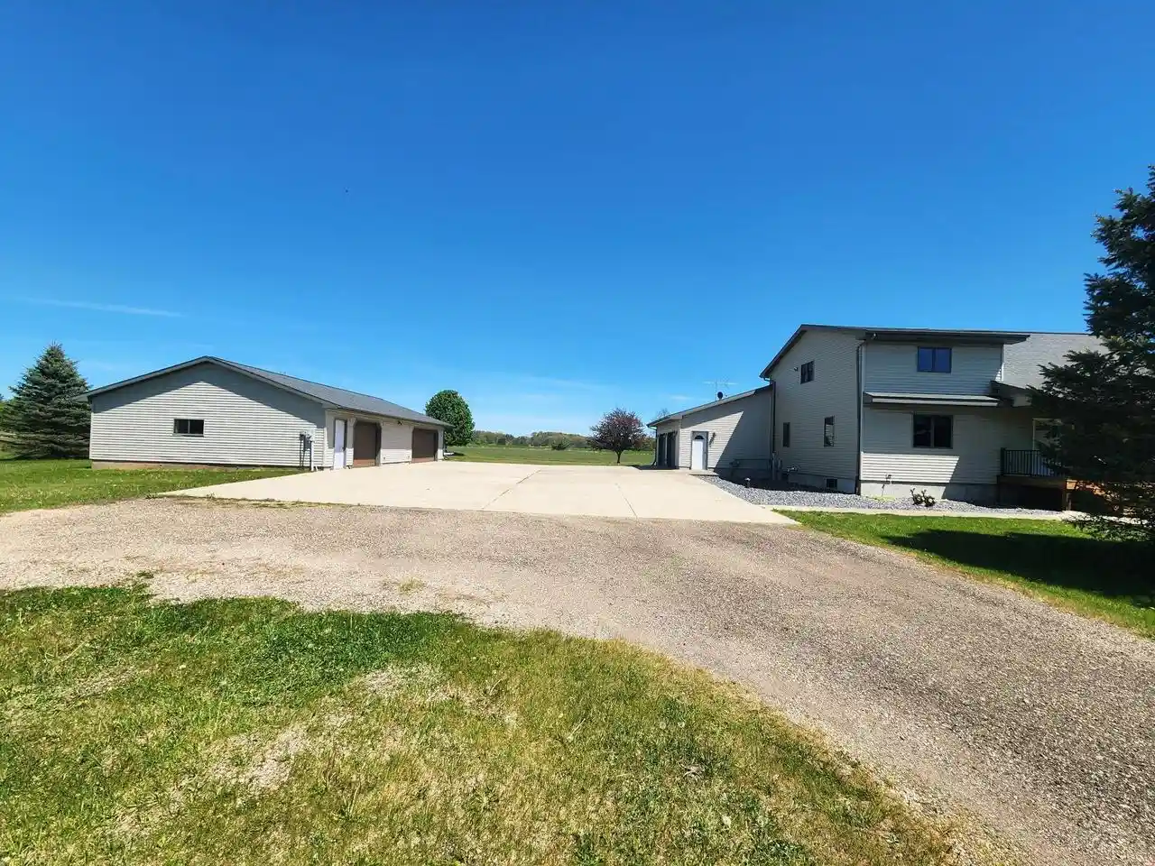 Homes for sale in Pardeeville, WI | N6526 State Road 22, Pardeeville, WI 53954 | MLS# 2023432