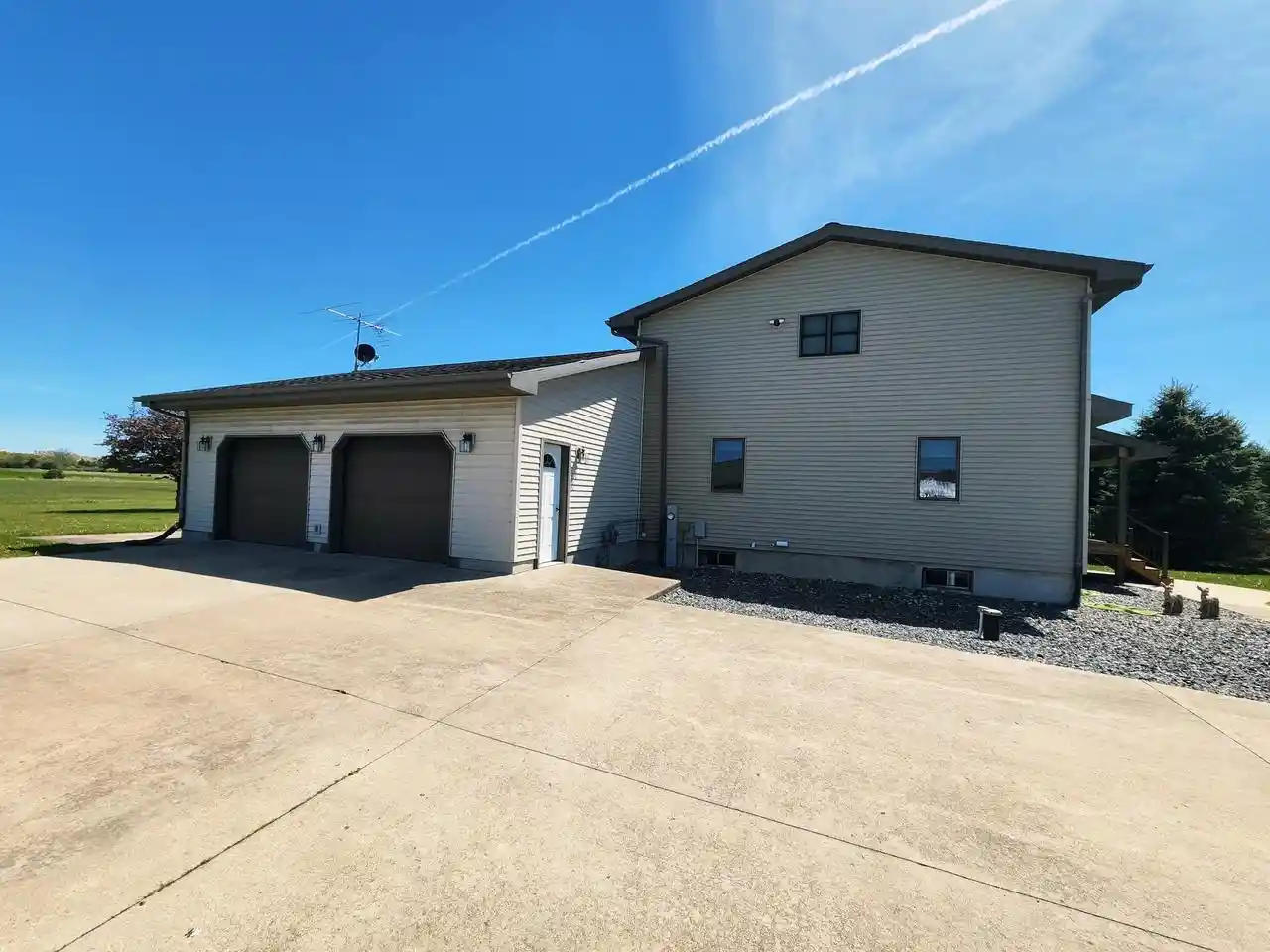 Homes for sale in Pardeeville, WI | N6526 State Road 22, Pardeeville, WI 53954 | MLS# 2023432