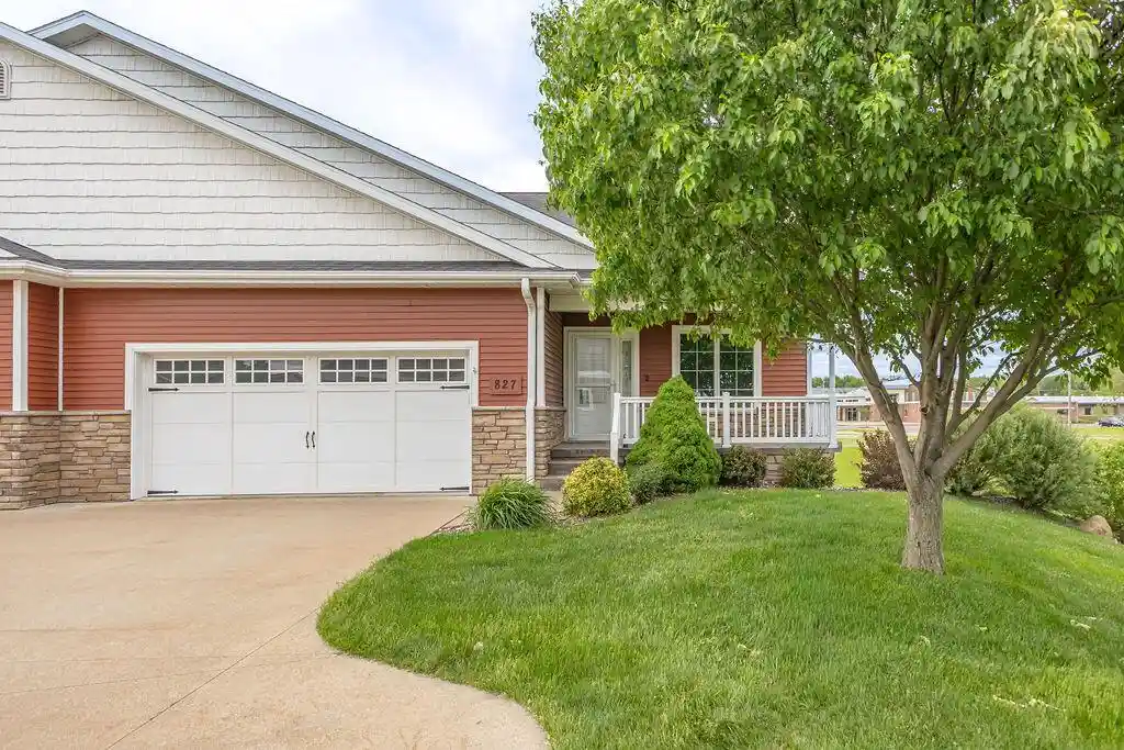 Homes for sale in Onalaska, WI | 827 Barson Court Court #23, Onalaska, WI 54650 | MLS# 1962895