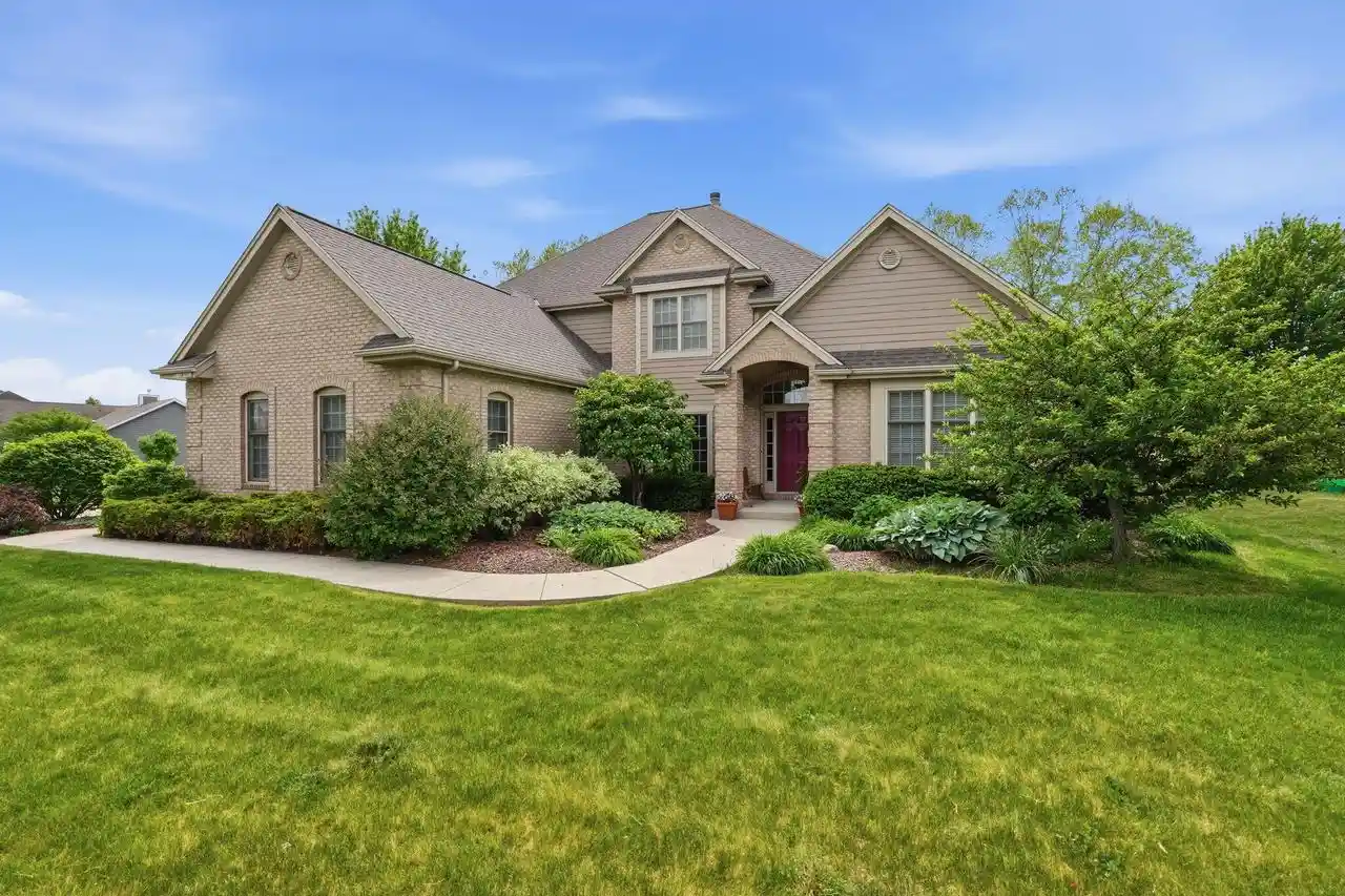 Homes for sale in Muskego, WI | W130s9665 Jimmy Demaret Dr Dr, Muskego, WI 53150 | MLS# 1963054