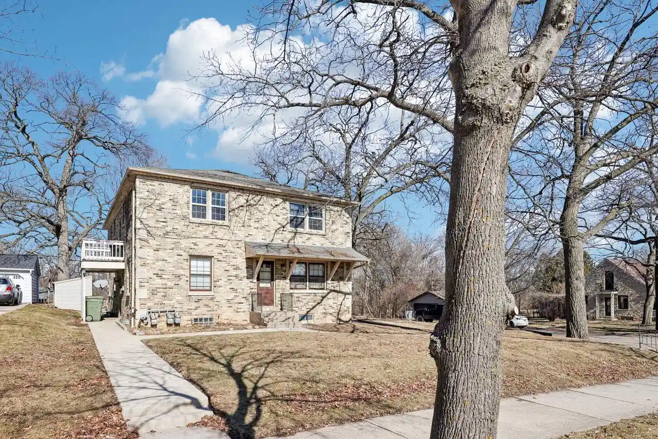 Homes for sale in Milwaukee, WI | 4703 W Jackson Park Dr Dr, Milwaukee, WI 53219 | MLS# 1963128