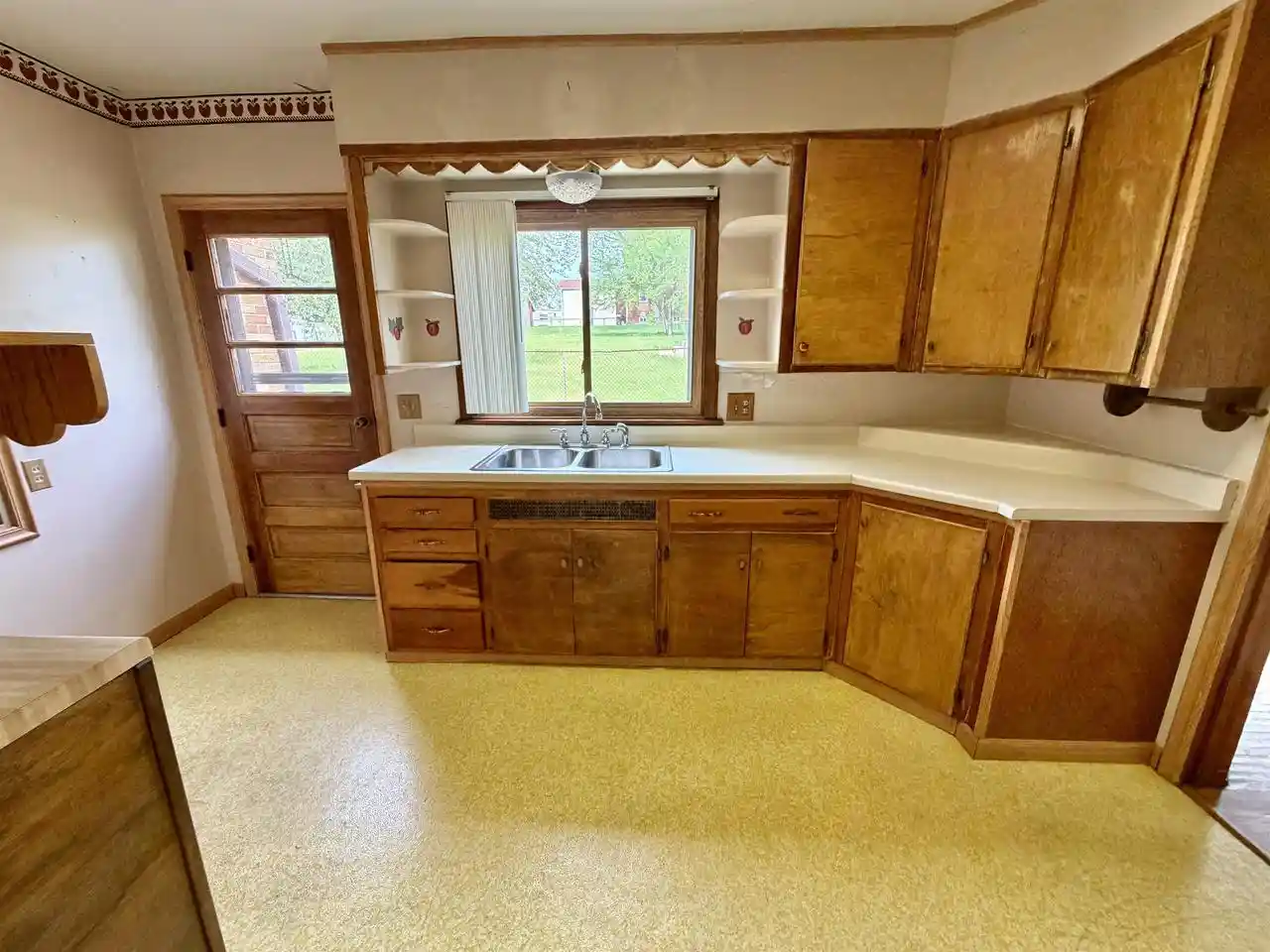 Homes for sale in Monroe, WI | 820 9Th Avenue Avenue, Monroe, WI 53566 | MLS# 2023667