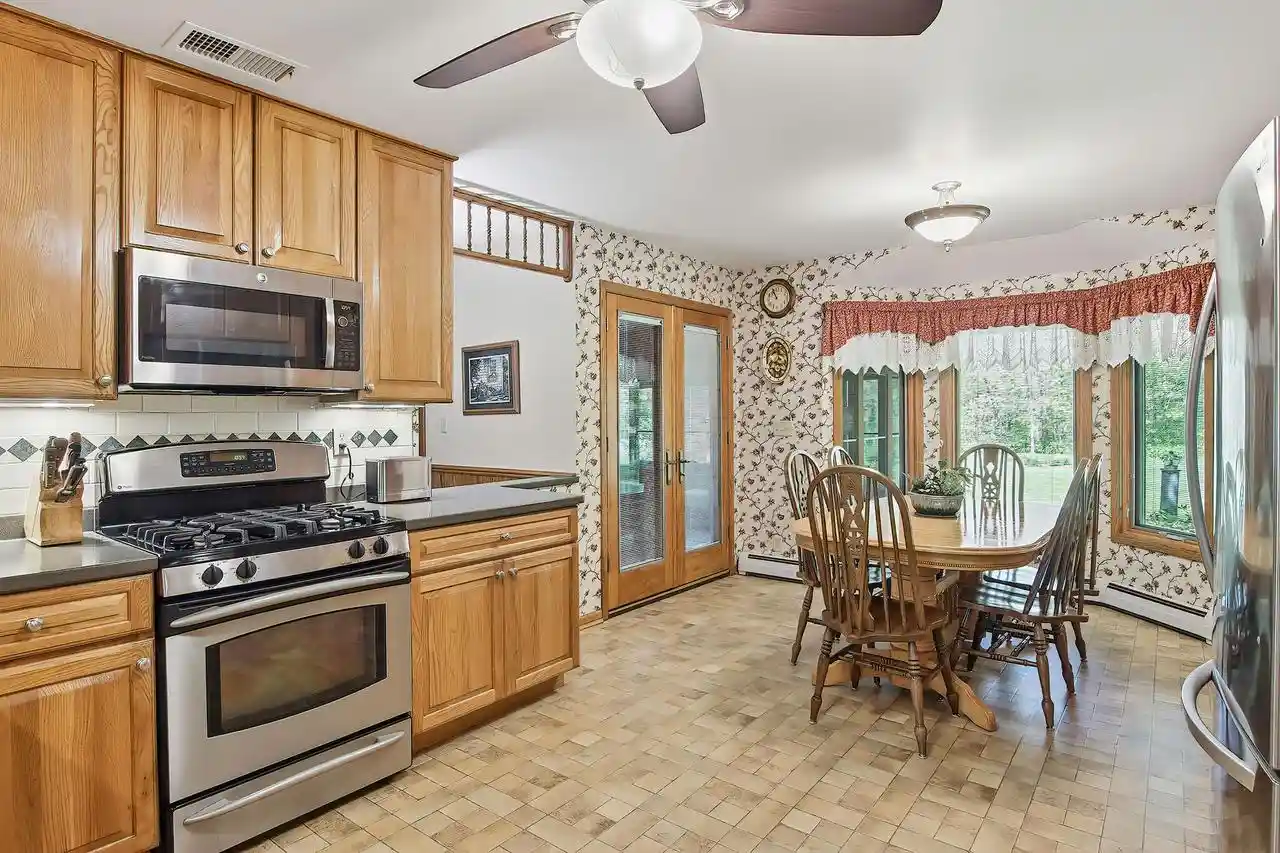3rd image of 28511 Ray Dr Dr, Waterford, WI 53185 | MLS# 1963183