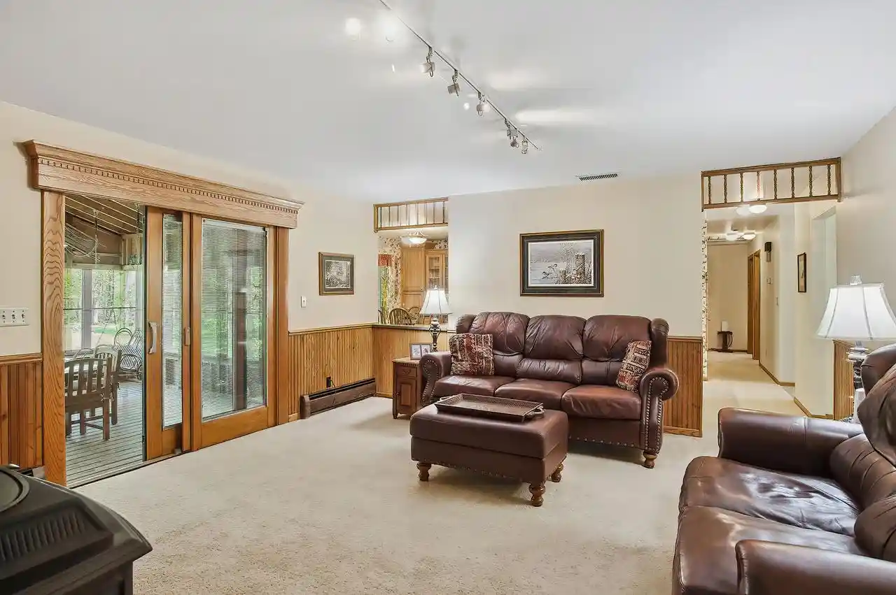 4th image of 28511 Ray Dr Dr, Waterford, WI 53185 | MLS# 1963183