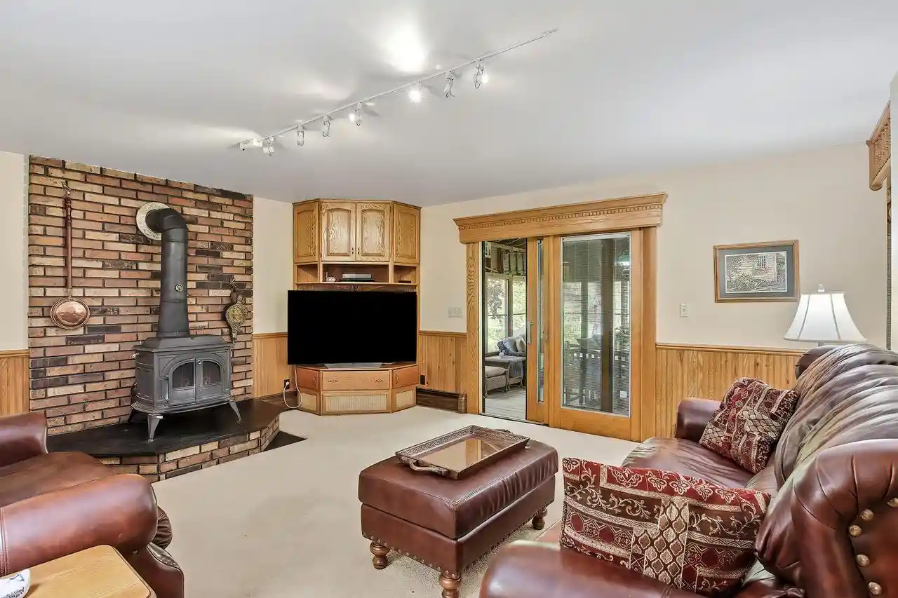 5th image of 28511 Ray Dr Dr, Waterford, WI 53185 | MLS# 1963183