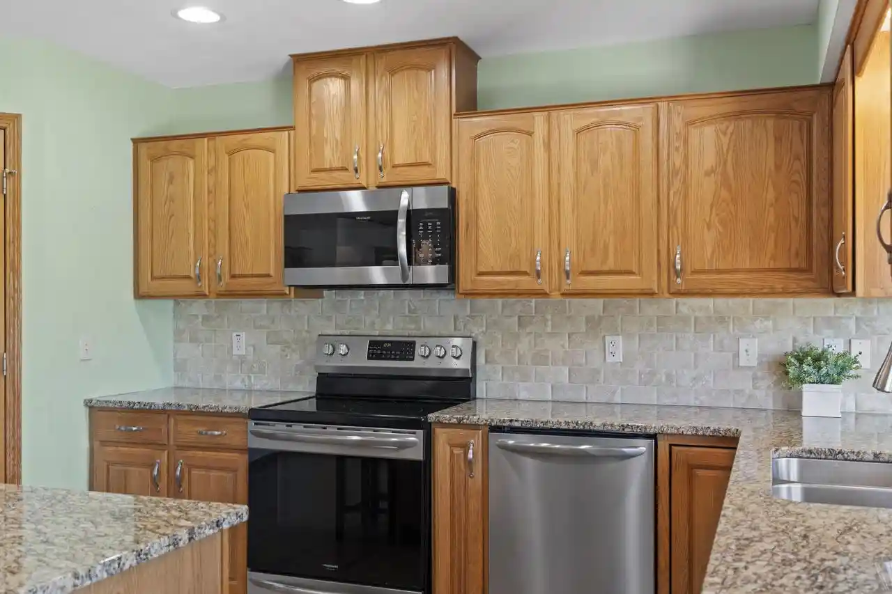 Homes for sale in Muskego, WI | S102w21550 Kelsey Dr Dr, Muskego, WI 53150 | MLS# 1963266