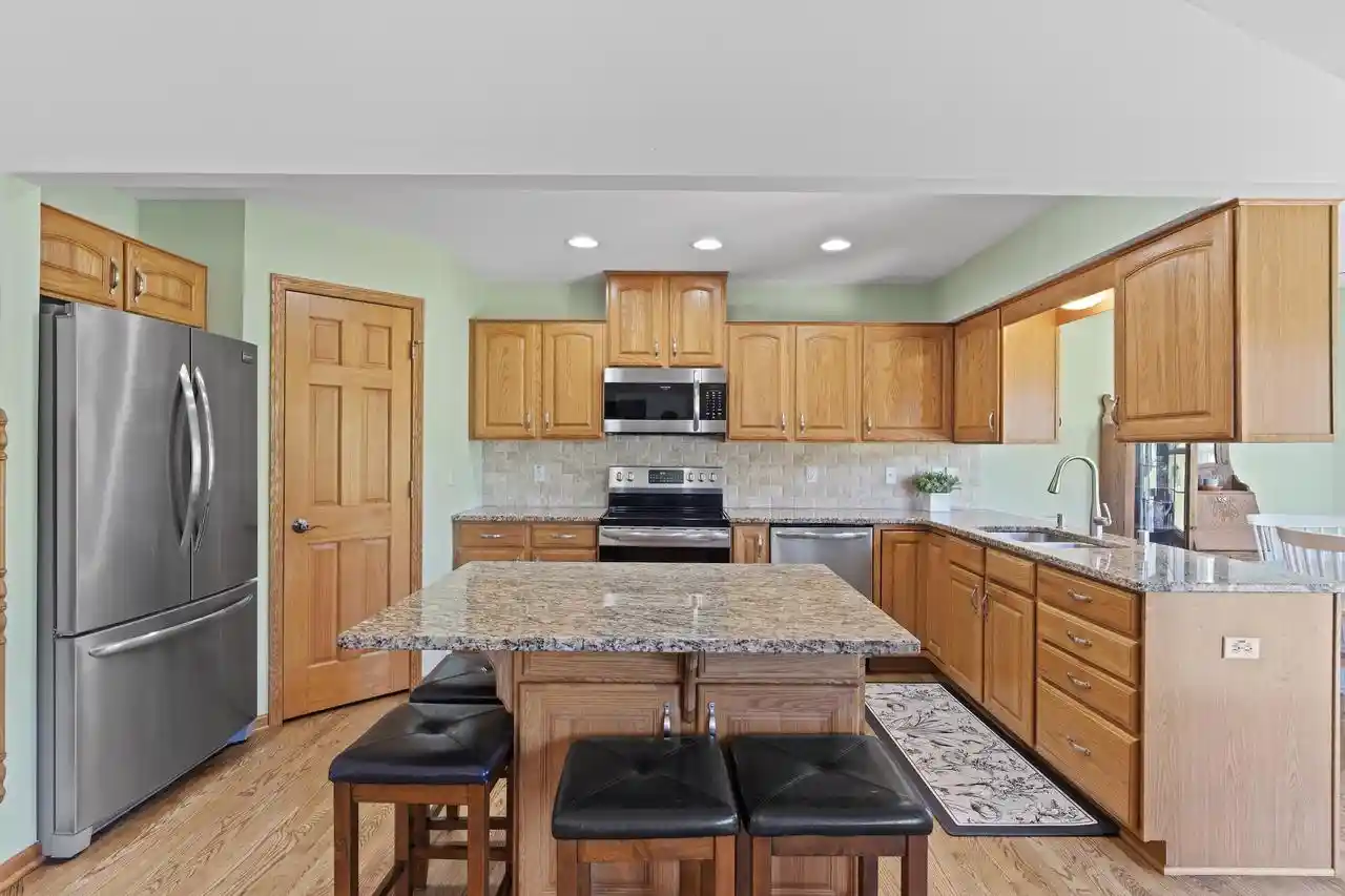 Homes for sale in Muskego, WI | S102w21550 Kelsey Dr Dr, Muskego, WI 53150 | MLS# 1963266