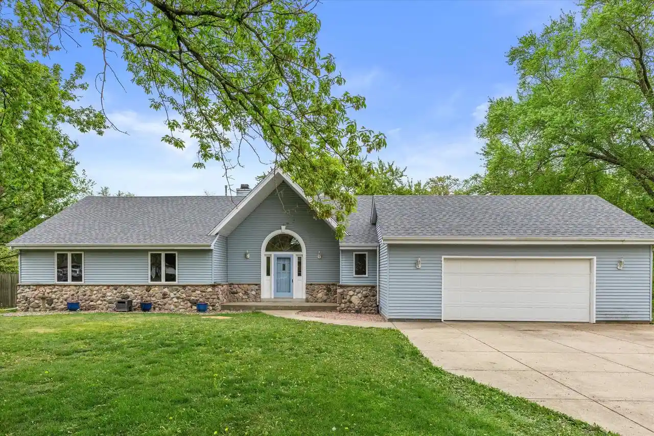 Homes for sale in Franklin, WI | 2931 W Franklin Terrace Terrace, Franklin, WI 53132 | MLS# 1963326