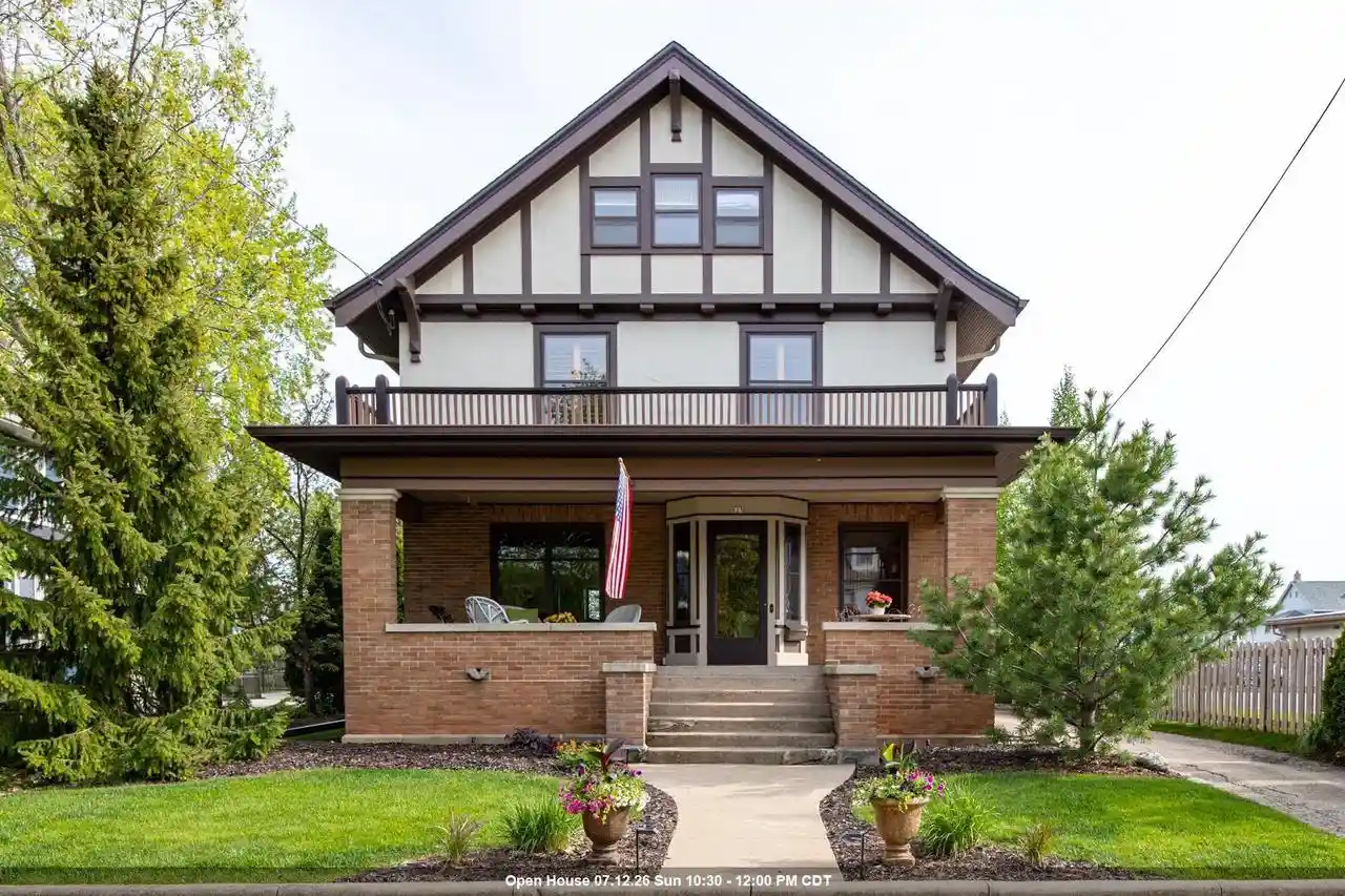Homes for sale in Oshkosh, WI | 823 Washington Avenue Avenue, Oshkosh, WI 54901 | MLS# 50325814