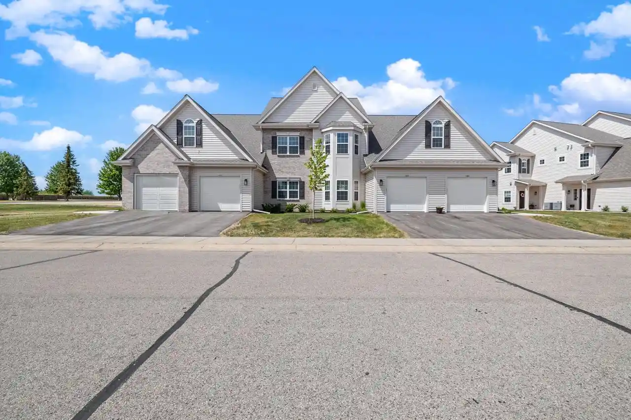 Homes for sale in Slinger, WI | 1881 Woodland Way Way #420-1, Slinger, WI 53086 | MLS# 1963351