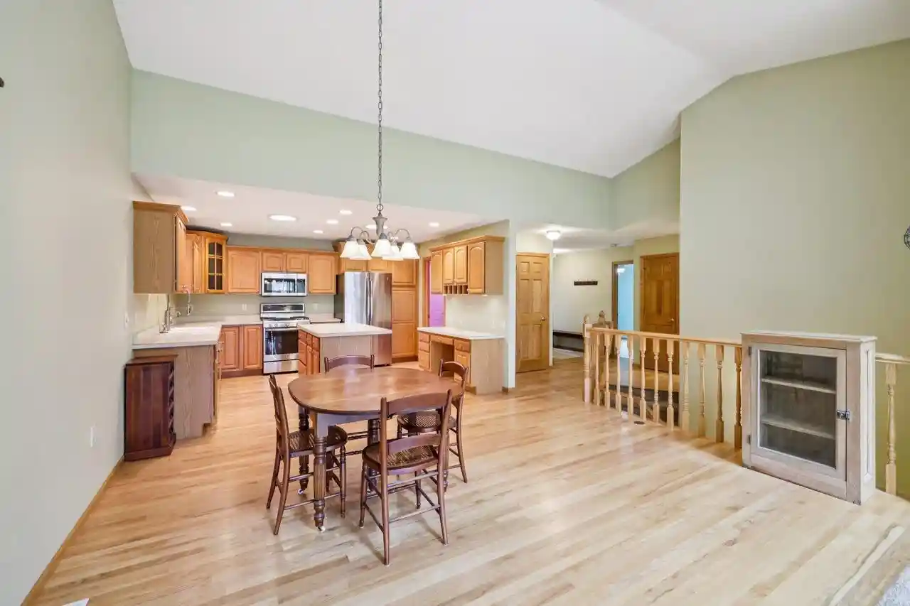 4th image of 213 Fairview Cir Cir, Waunakee, WI 53597