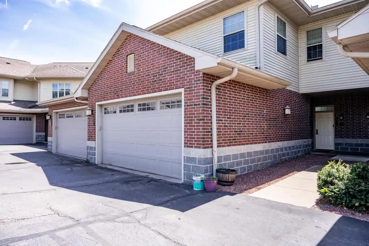 Homes for sale in Wisconsin Dells, WI | 670 E Lake Avenue Avenue #203, Wisconsin Dells, WI 53965 | MLS# 2023758
