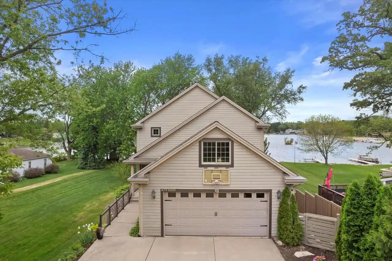 Homes for sale in Muskego, WI | W179s6769 Muskego Dr Dr, Muskego, WI 53150 | MLS# 1963368
