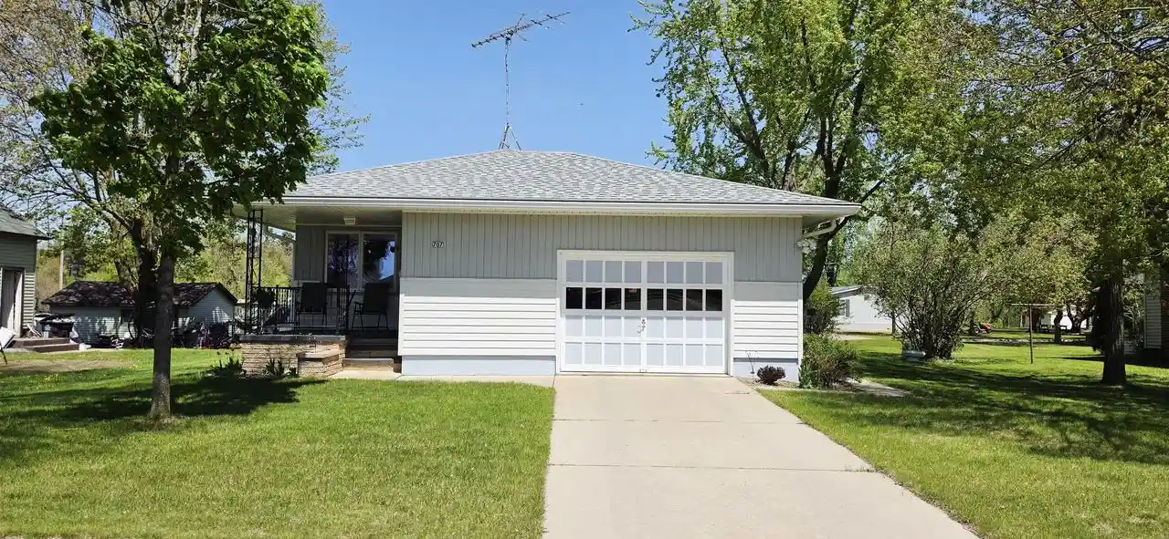 Homes for sale in Shawano, WI | 707 E 5th Street Street, Shawano, WI 54166 | MLS# 50325827