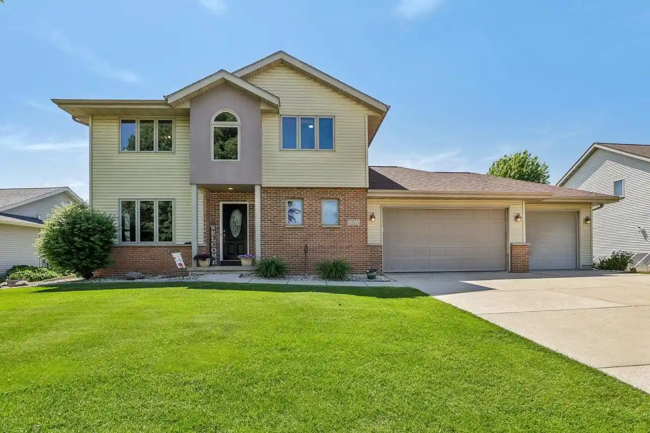 Homes for sale in Deforest, WI | 612 Greenfield Dr Dr, Deforest, WI 53532 | MLS# 2023794