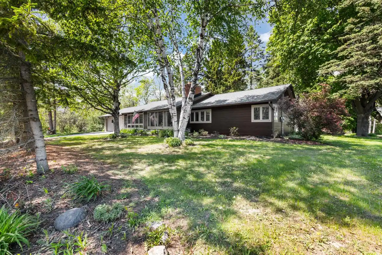 Homes for sale in Cedarburg, WI | 7124 Pioneer Road Road, Cedarburg, WI 53012 | MLS# 1963436
