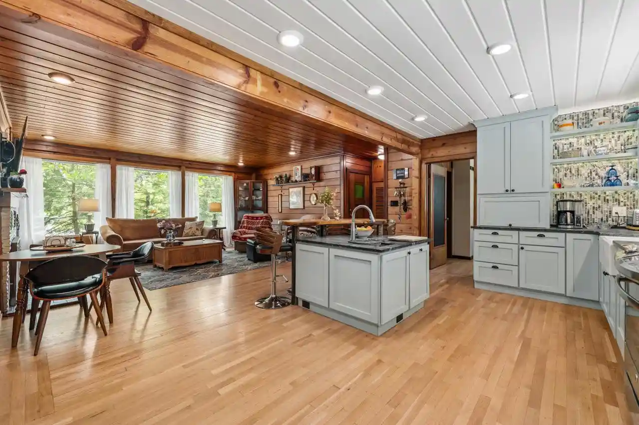 Homes for sale in Cedarburg, WI | 7124 Pioneer Road Road, Cedarburg, WI 53012 | MLS# 1963436