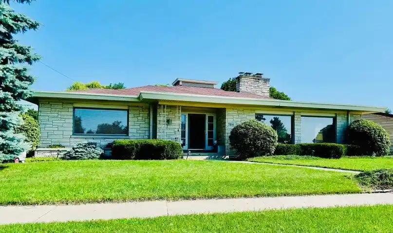 Homes for sale in Kenosha, WI | 7814 2nd Avenue Avenue, Kenosha, WI 53143 | MLS# 1963448