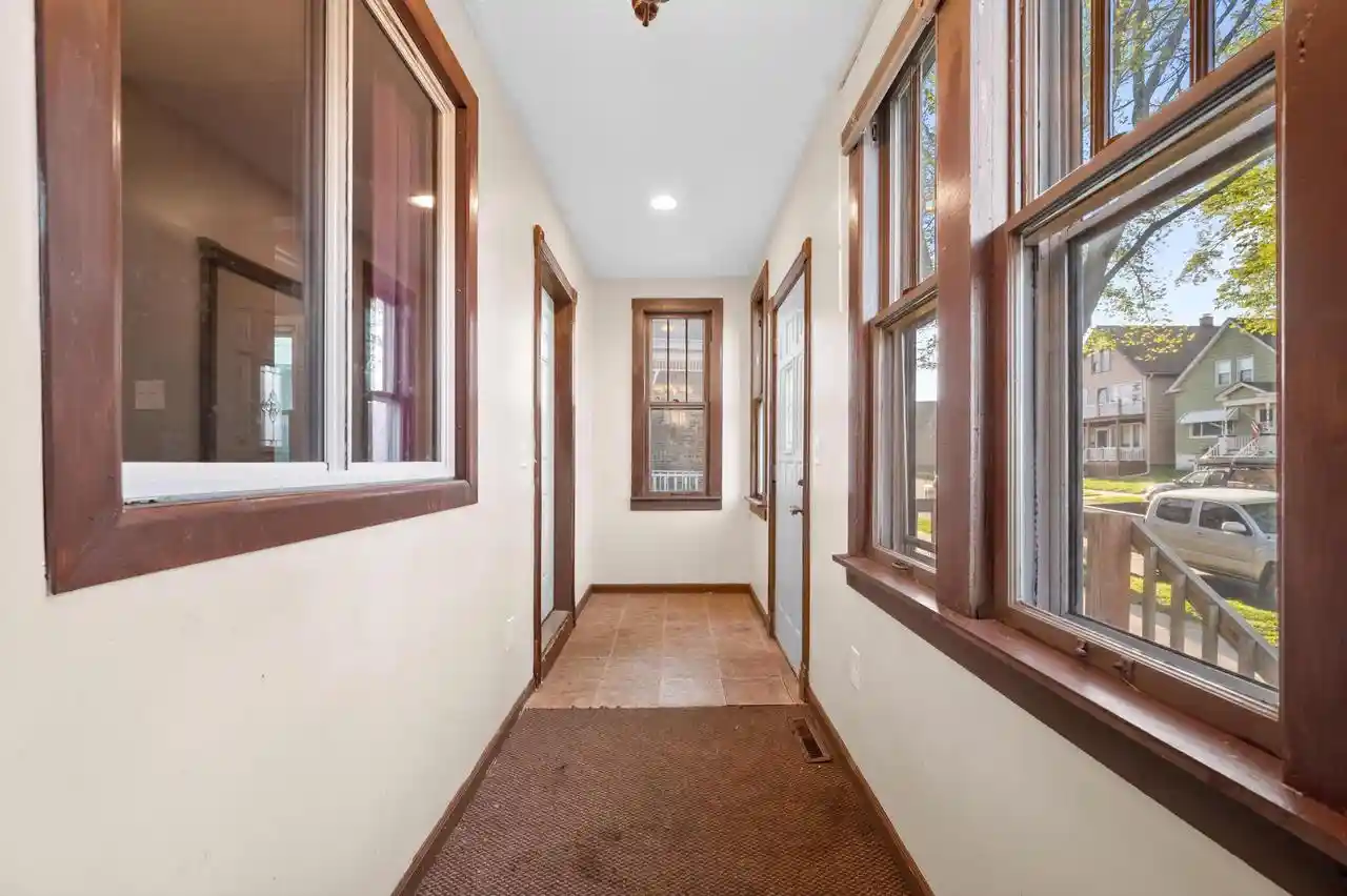 4th image of 3651-3651a E Barnard Ave Ave, Cudahy, WI 53110