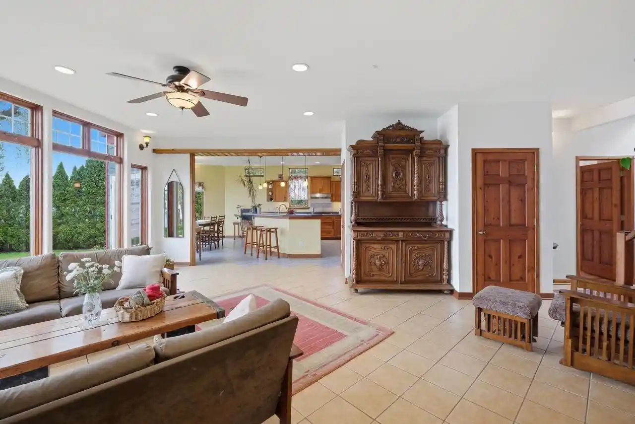 4th image of 1904 Barber Dr Dr, Stoughton, WI 53589 | MLS# 2023835