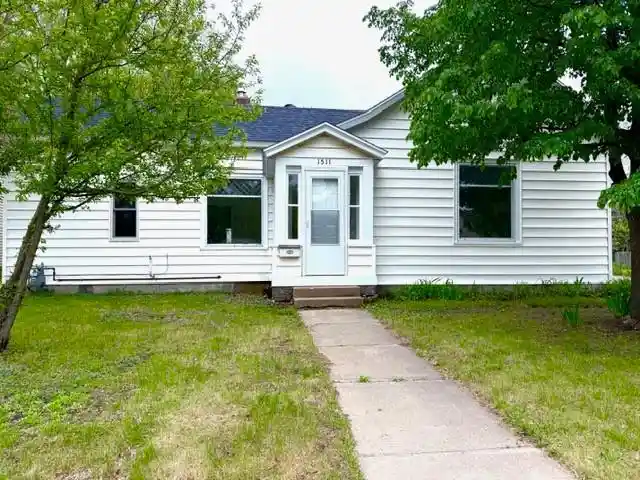 Homes for sale in Altoona, WI | 1511 Lynn Avenue Avenue, Altoona, WI 54720 | MLS# 1601386