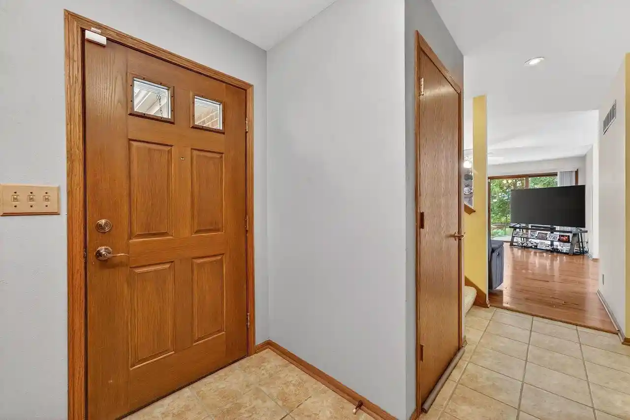 5th image of N34w23849 Grace Ave Ave, Pewaukee, WI 53072