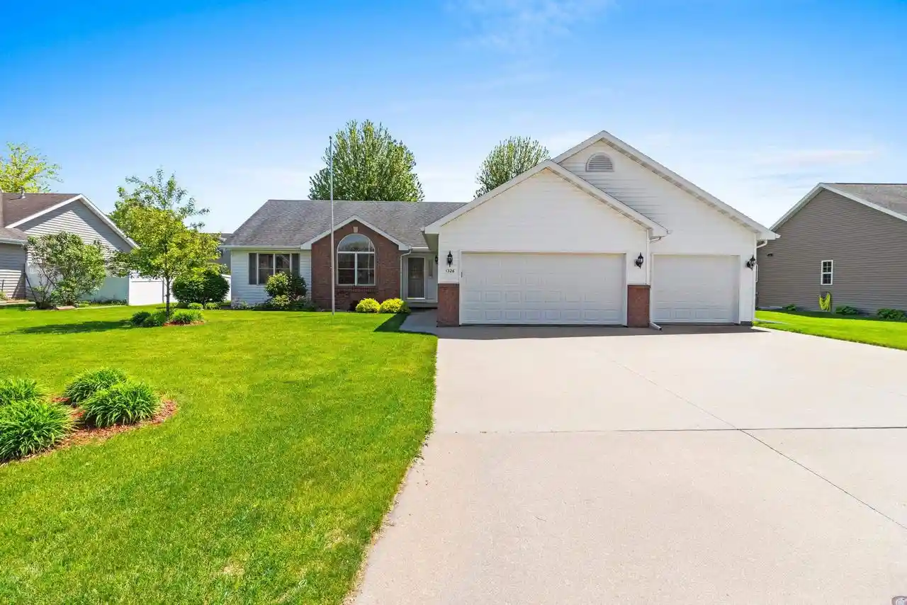 Homes for sale in Neenah, WI | 1326 Winter Wheat Dr Dr, Neenah, WI 54956 | MLS# 50325904