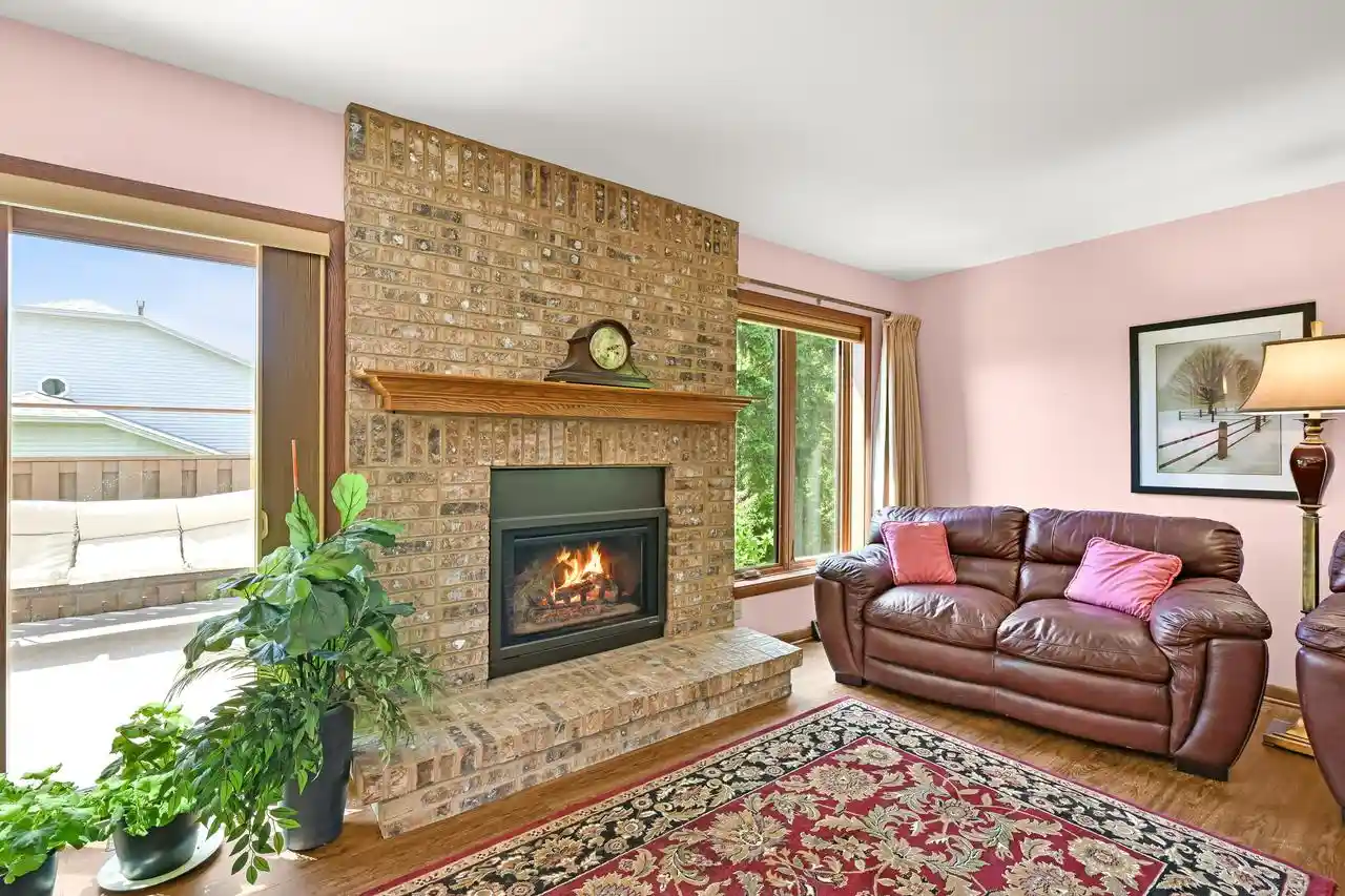 Homes for sale in Hartland, WI | 971 S Imperial Dr Dr, Hartland, WI 53029 | MLS# 1963612