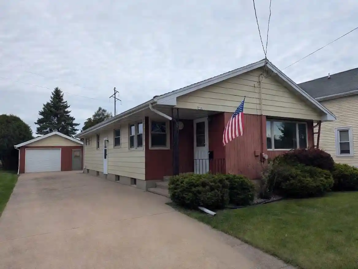 Homes for sale in Oshkosh, WI | 736 W 8th Avenue Avenue, Oshkosh, WI 54902 | MLS# 50325950
