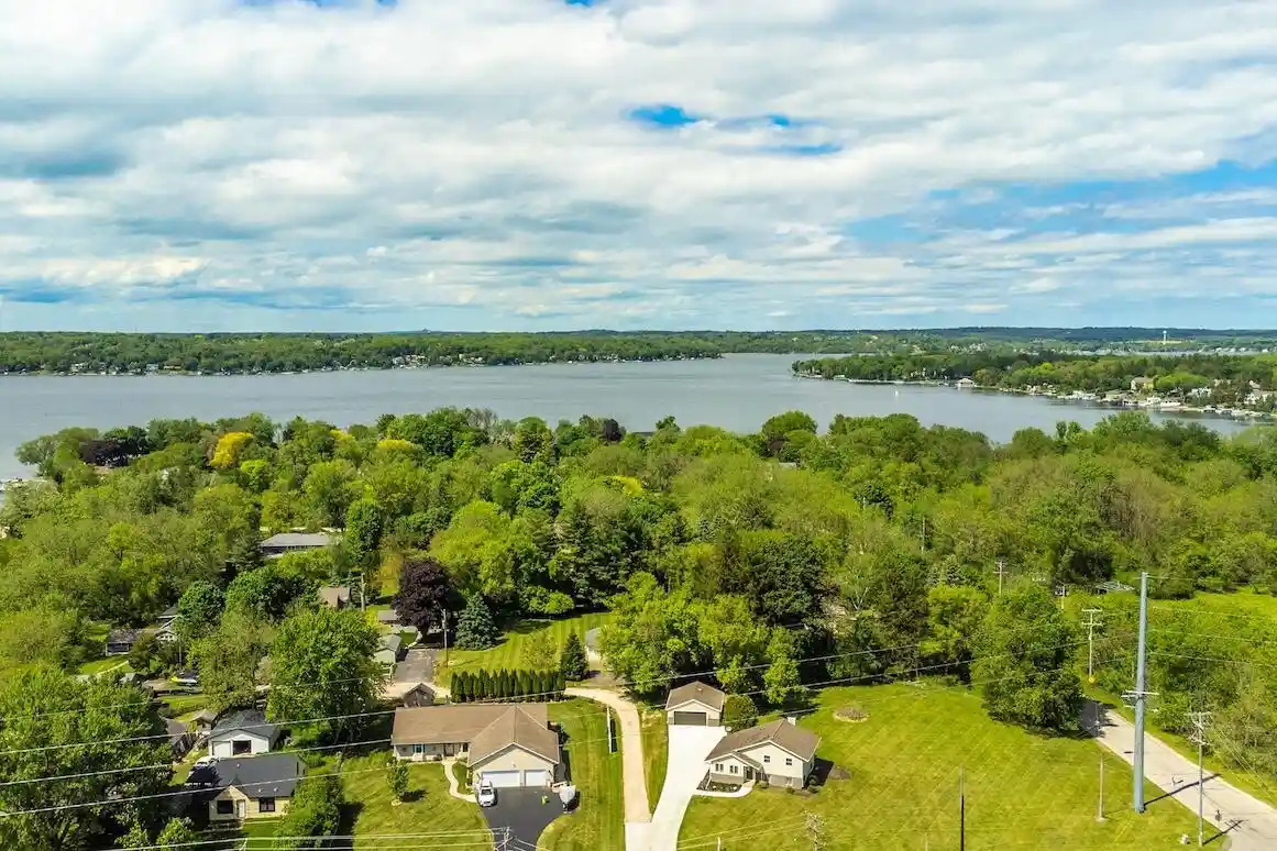 image of N20w28282 Oakton Road Road, Pewaukee, WI 53072 | MLS# 1963627