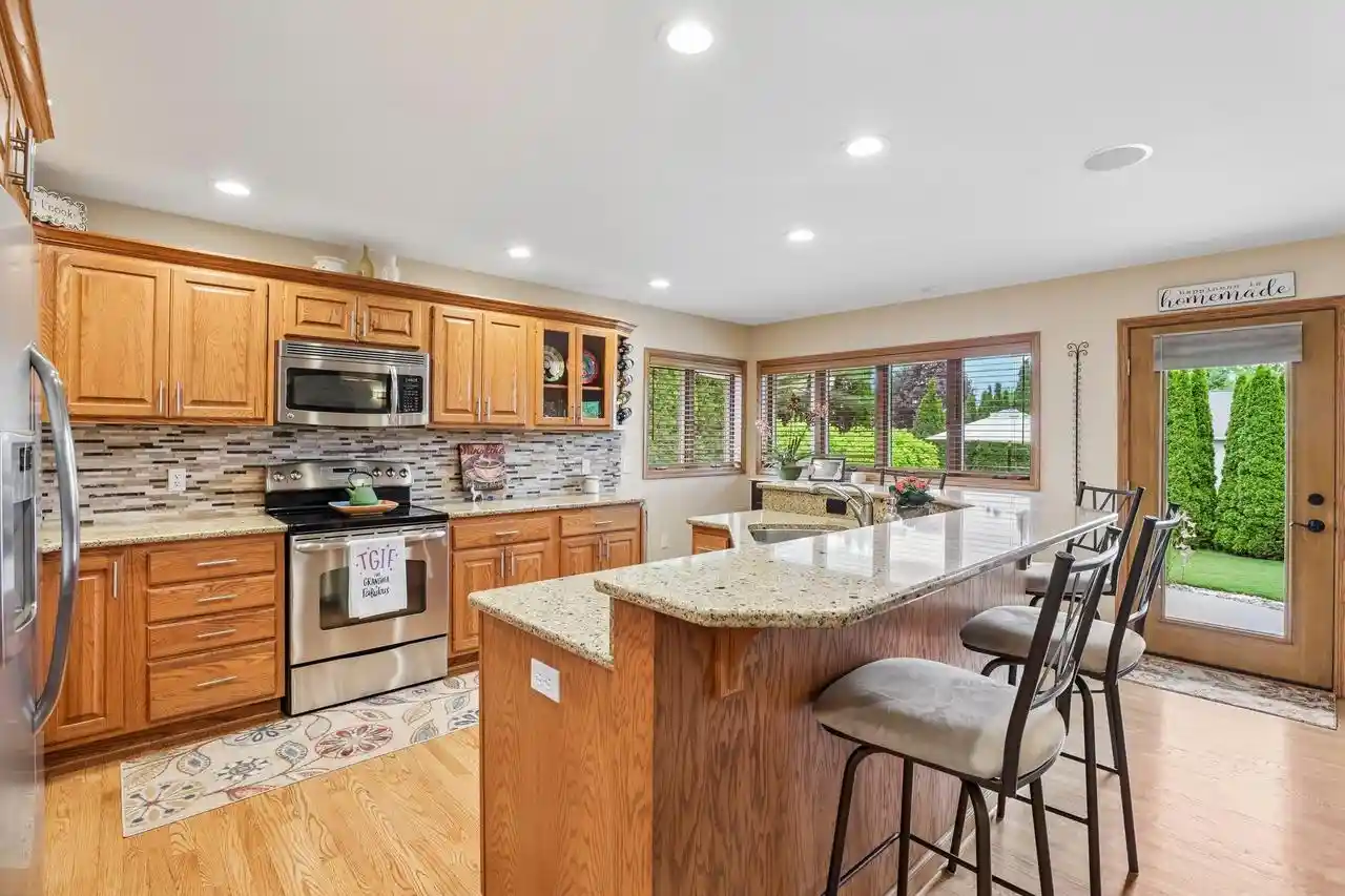 5th image of 810 Ganser Dr Dr, Waunakee, WI 53597 | MLS# 2023941
