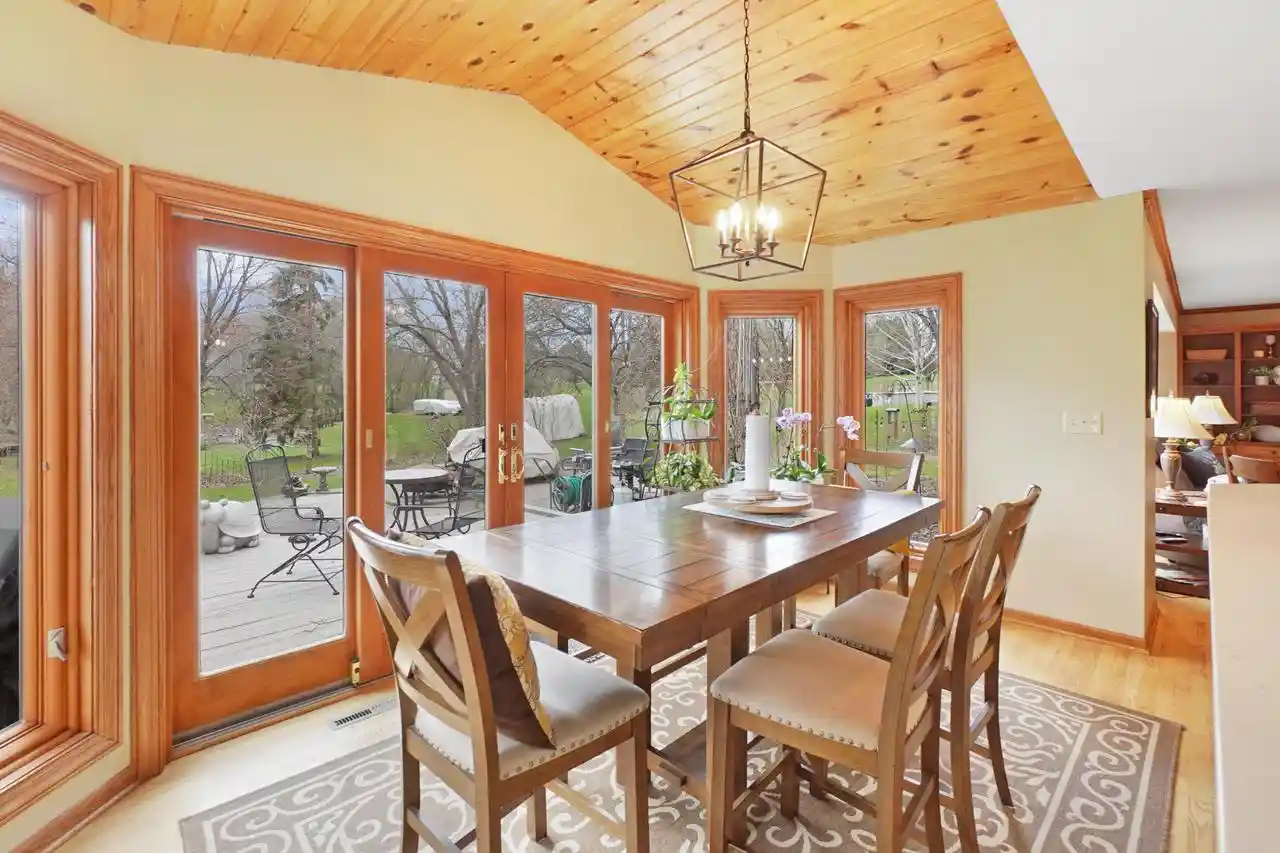 4th image of 906 Scenic Heights Dr Dr, Delafield, WI 53018 | MLS# 1963635