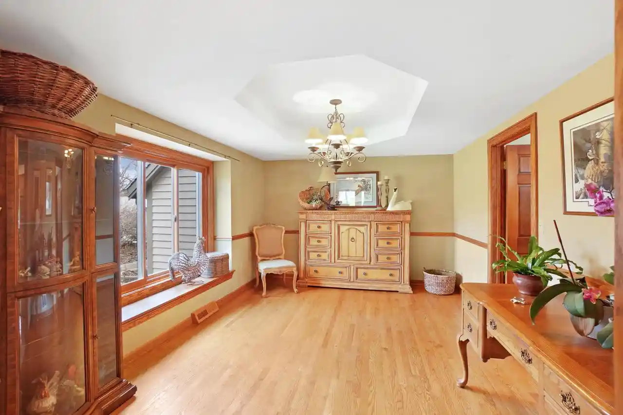 5th image of 906 Scenic Heights Dr Dr, Delafield, WI 53018 | MLS# 1963635