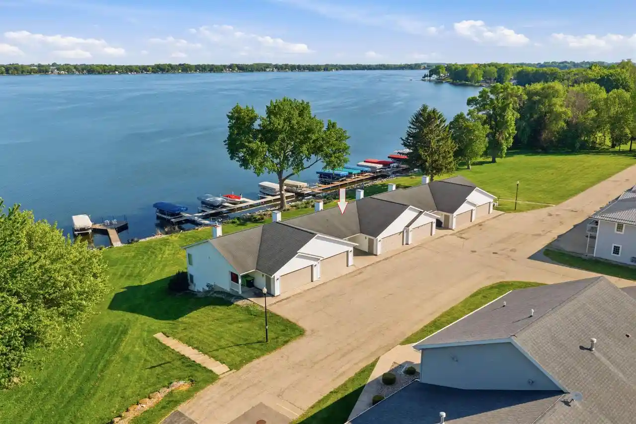 3rd image of W10695 Blackhawk Trl Trl, Fox Lake, WI 53933