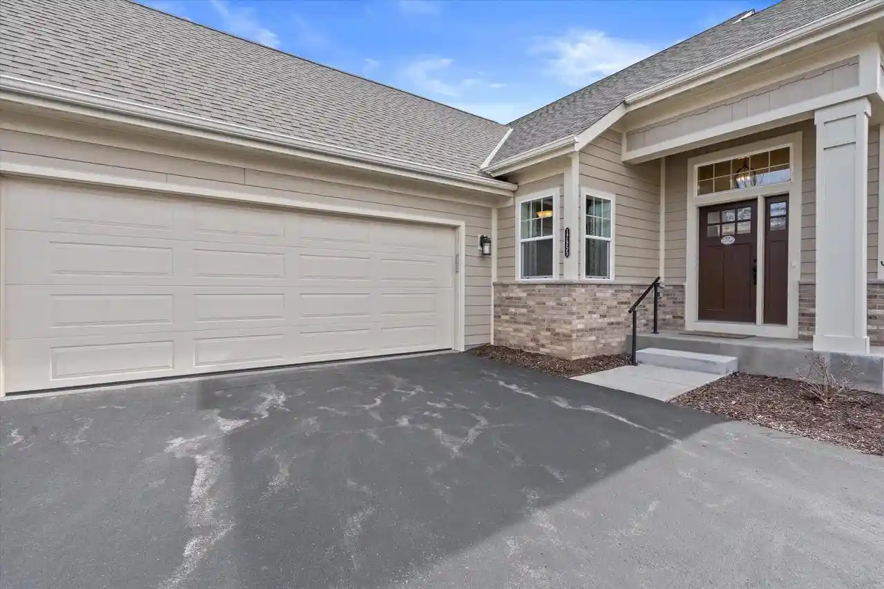 Homes for sale in Brookfield, WI | 17955 Ashlea Dr Dr #10, Brookfield, WI 53045 | MLS# 1963652