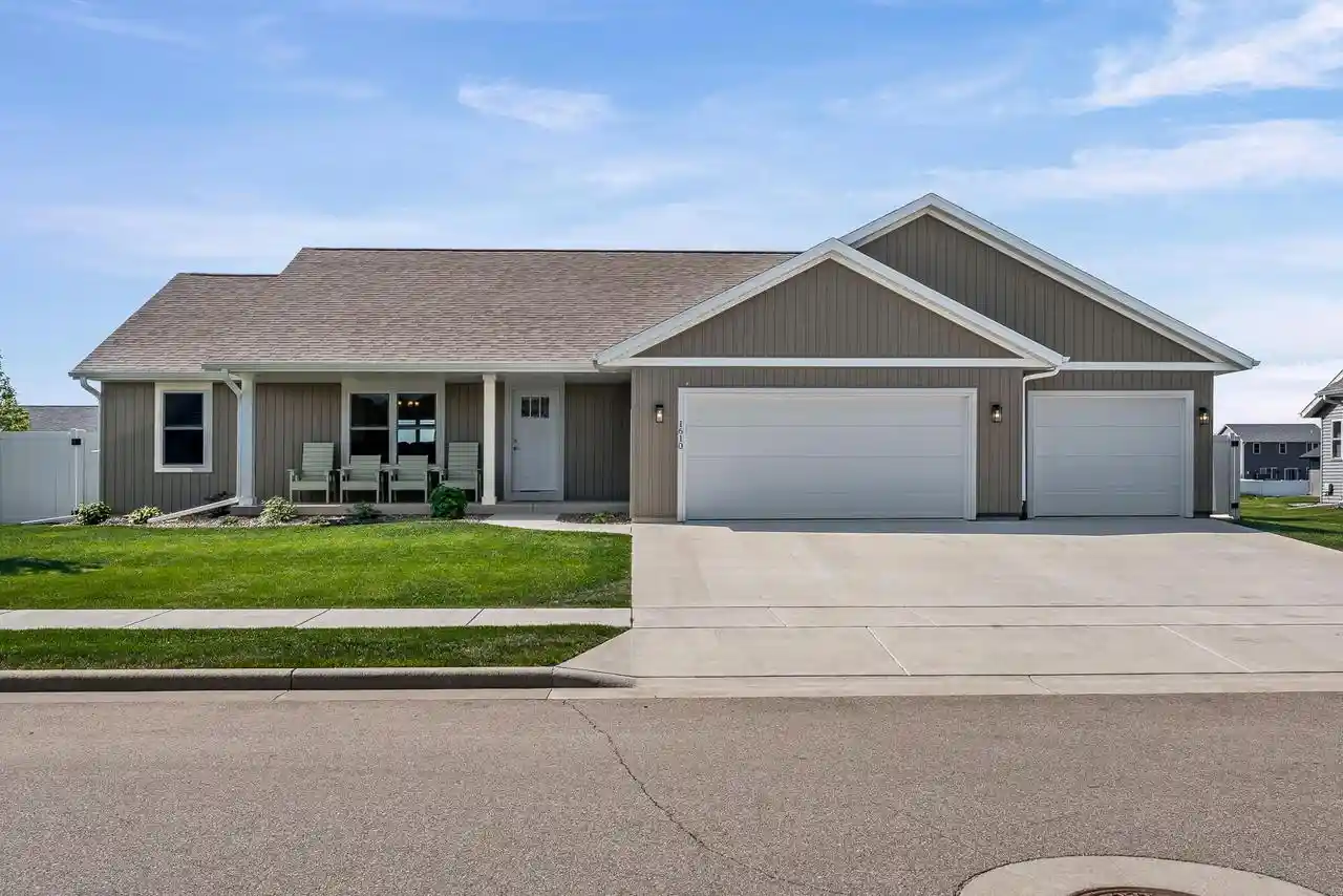 Homes for sale in Holmen, WI | 1610 Fox Glove Street Street, Holmen, WI 54636 | MLS# 1963658