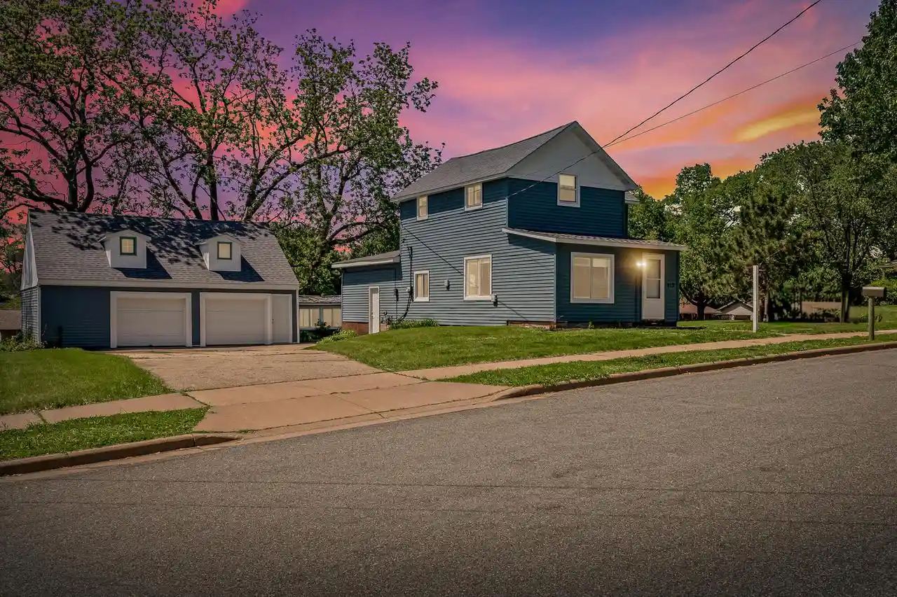 Homes for sale in Onalaska, WI | 313 8th Avenue N Avenue N, Onalaska, WI 54650 | MLS# 1963663