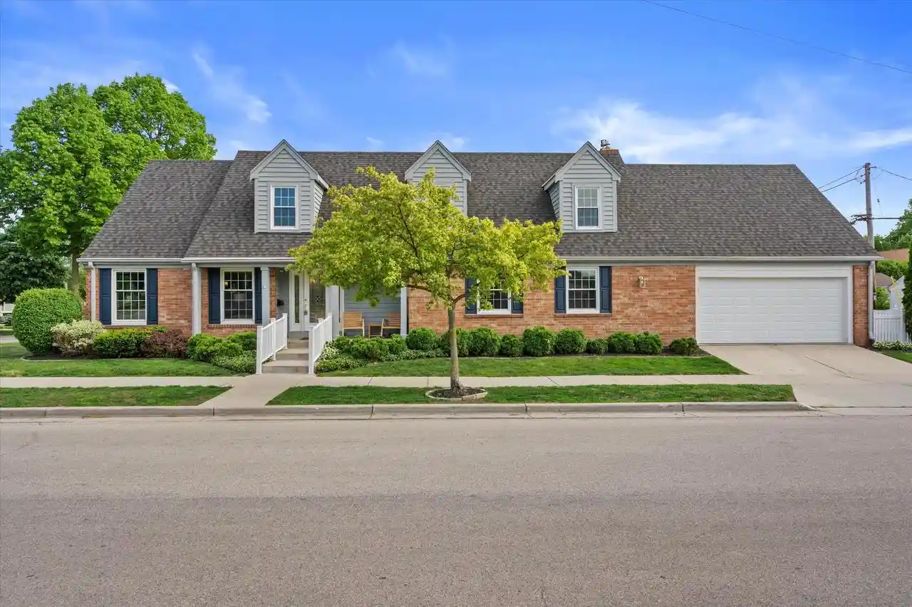 Homes for sale in Wauwatosa, WI | 8905 W Meinecke Avenue Avenue, Wauwatosa, WI 53226 | MLS# 1963760