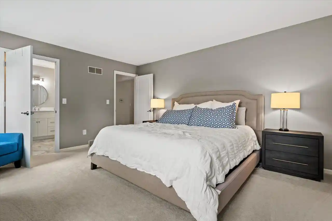 Homes for sale in Wauwatosa, WI | 8905 W Meinecke Avenue Avenue, Wauwatosa, WI 53226 | MLS# 1963760