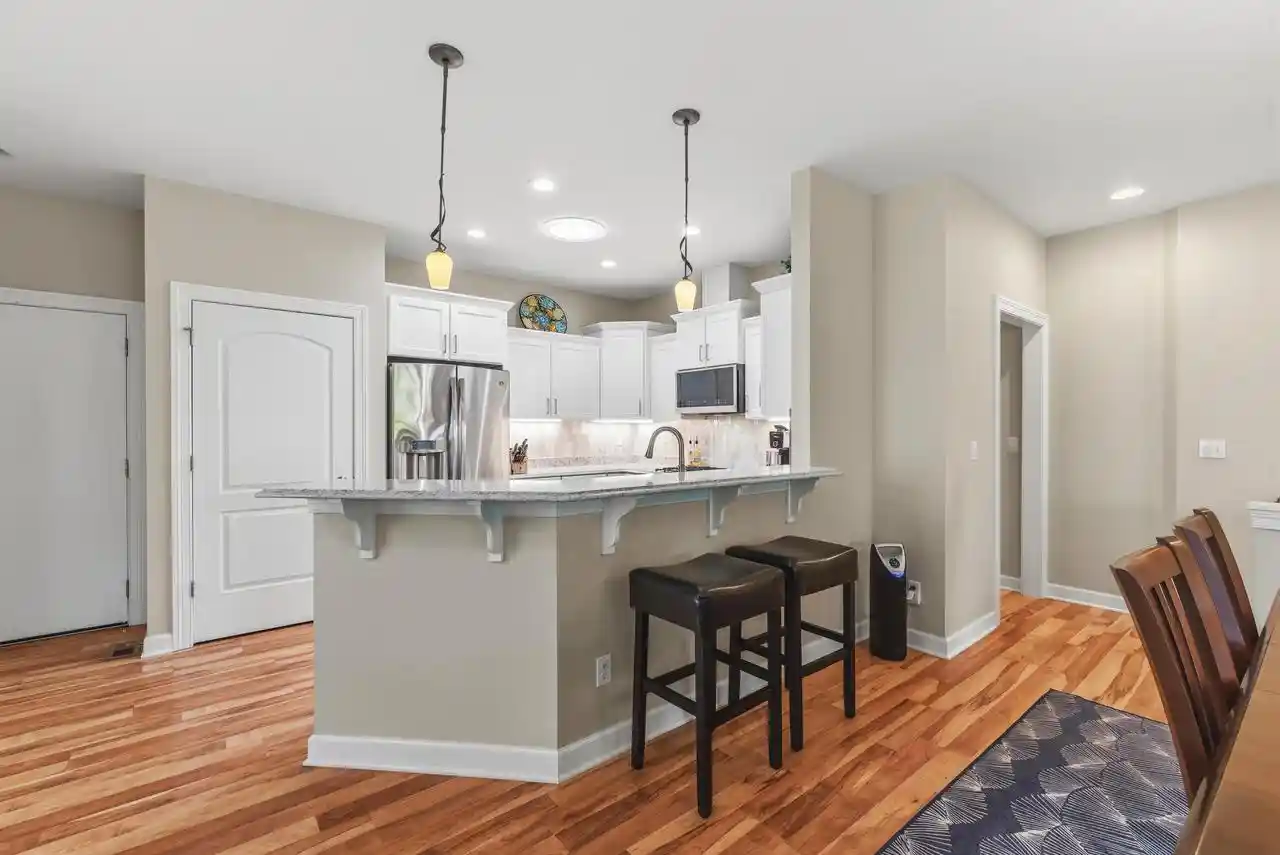 Homes for sale in Menomonee Falls, WI | N73w13623 Claas Road Road #R4, Menomonee Falls, WI 53051 | MLS# 1963804