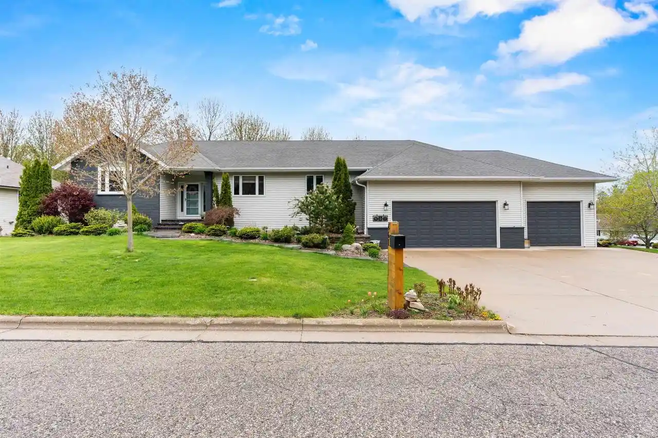 Homes for sale in Sturgeon Bay, WI | 461 N 17th Dr Dr, Sturgeon Bay, WI 54235 | MLS# 50325996