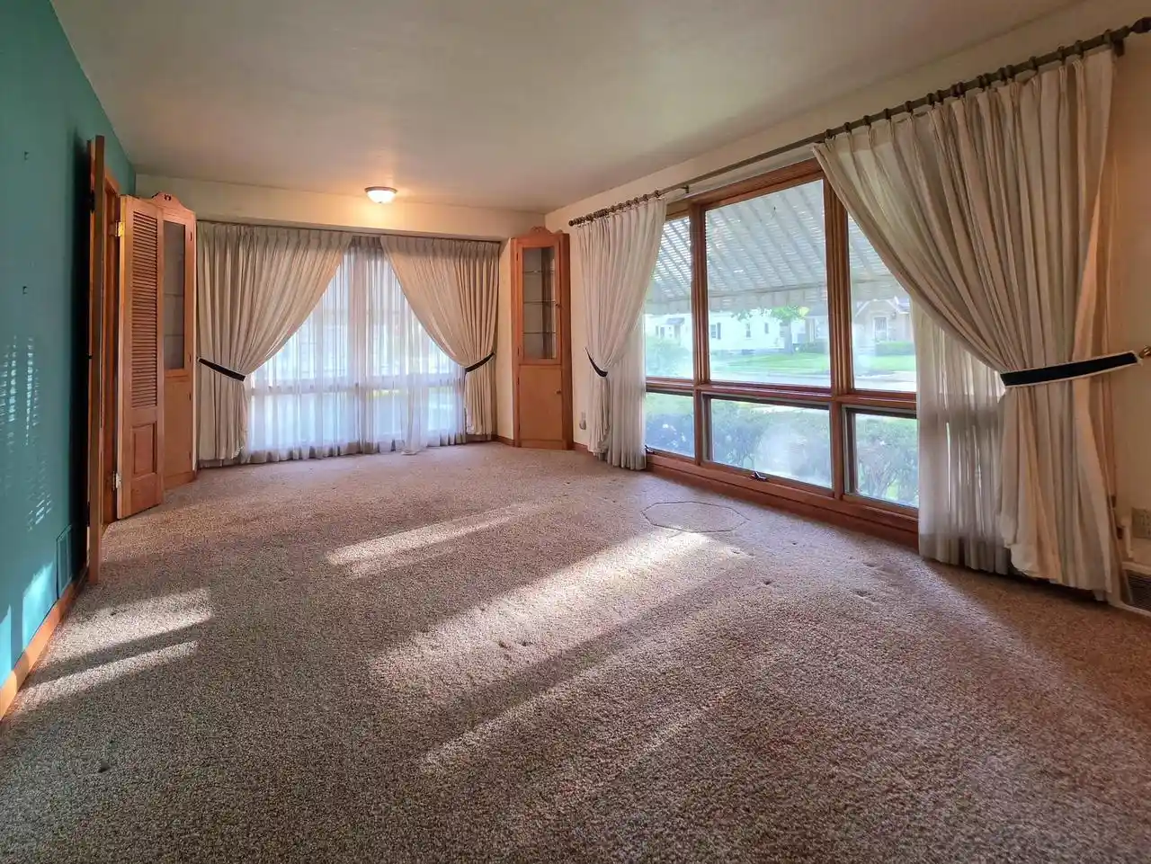 Homes for sale in Green Bay, WI | 830 Winford Avenue Avenue, Green Bay, WI 54303 | MLS# 50326019