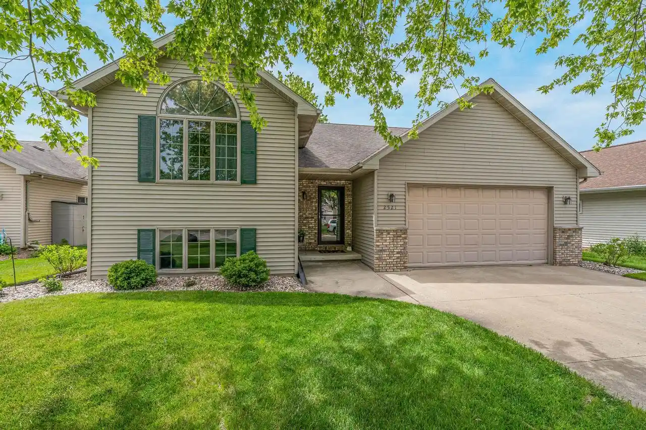Homes for sale in Neenah, WI | 2521 Bishops Lane Lane, Neenah, WI 54956 | MLS# 50326005