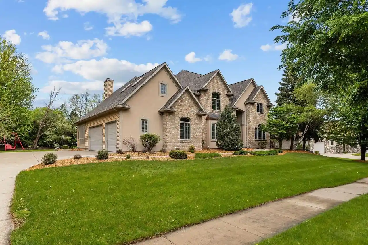 Homes for sale in Appleton, WI | 424 E Tallgrass Dr Dr, Appleton, WI 54913 | MLS# 50326010