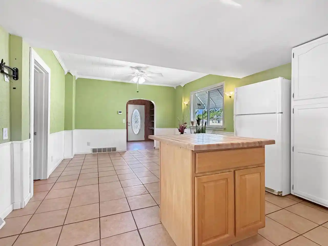 Homes for sale in Menominee, MI | 2505 14Th Avenue Avenue, Menominee, MI 49858 | MLS# 50326042