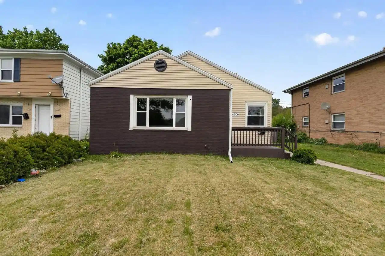 Homes for sale in Milwaukee, WI | 4806 W Hampton Avenue Avenue, Milwaukee, WI 53218 | MLS# 1963858
